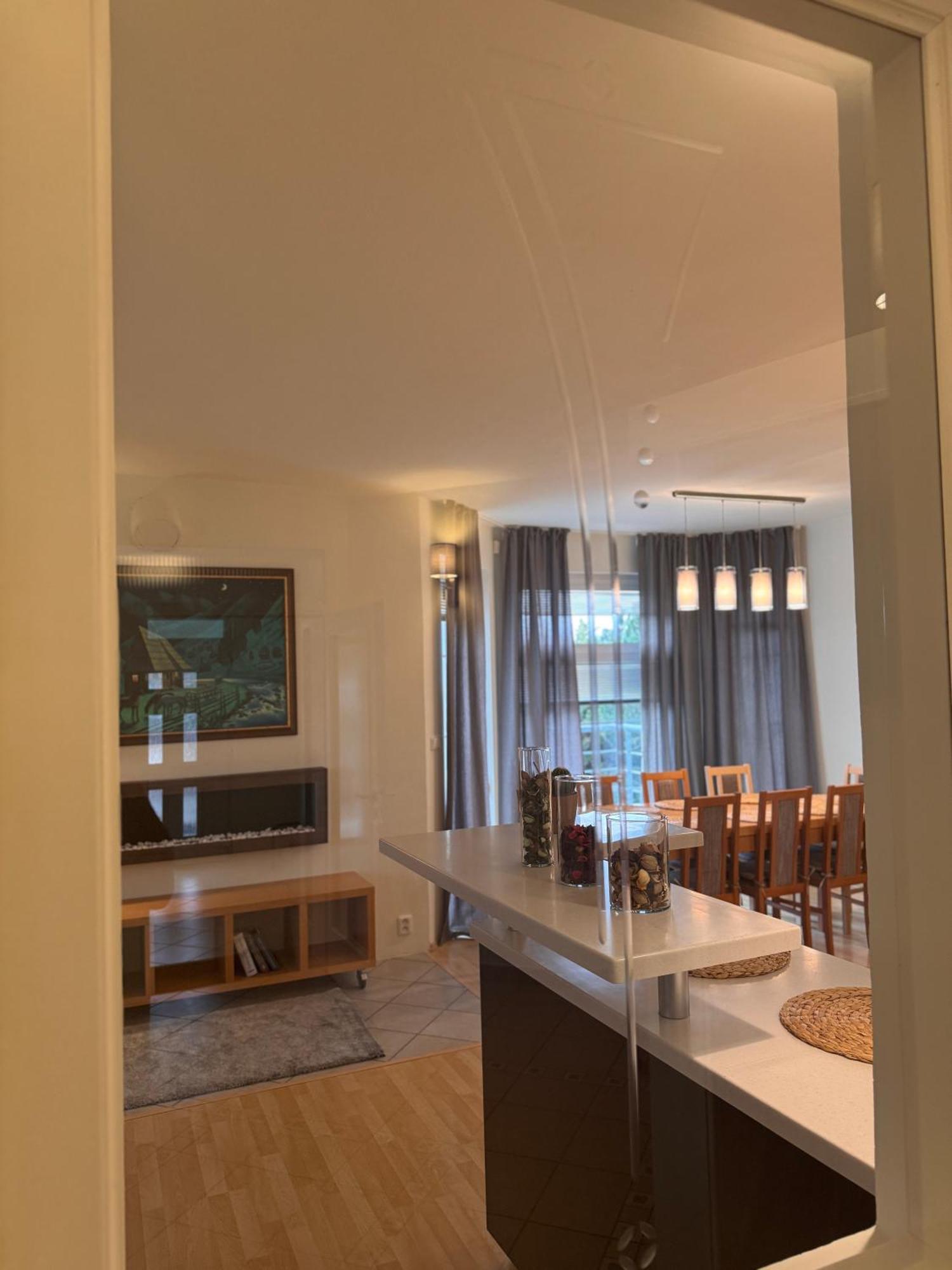 Diamondvilla, 4 Bedroom Apartment, Garden & Spa Praha Bagian luar foto
