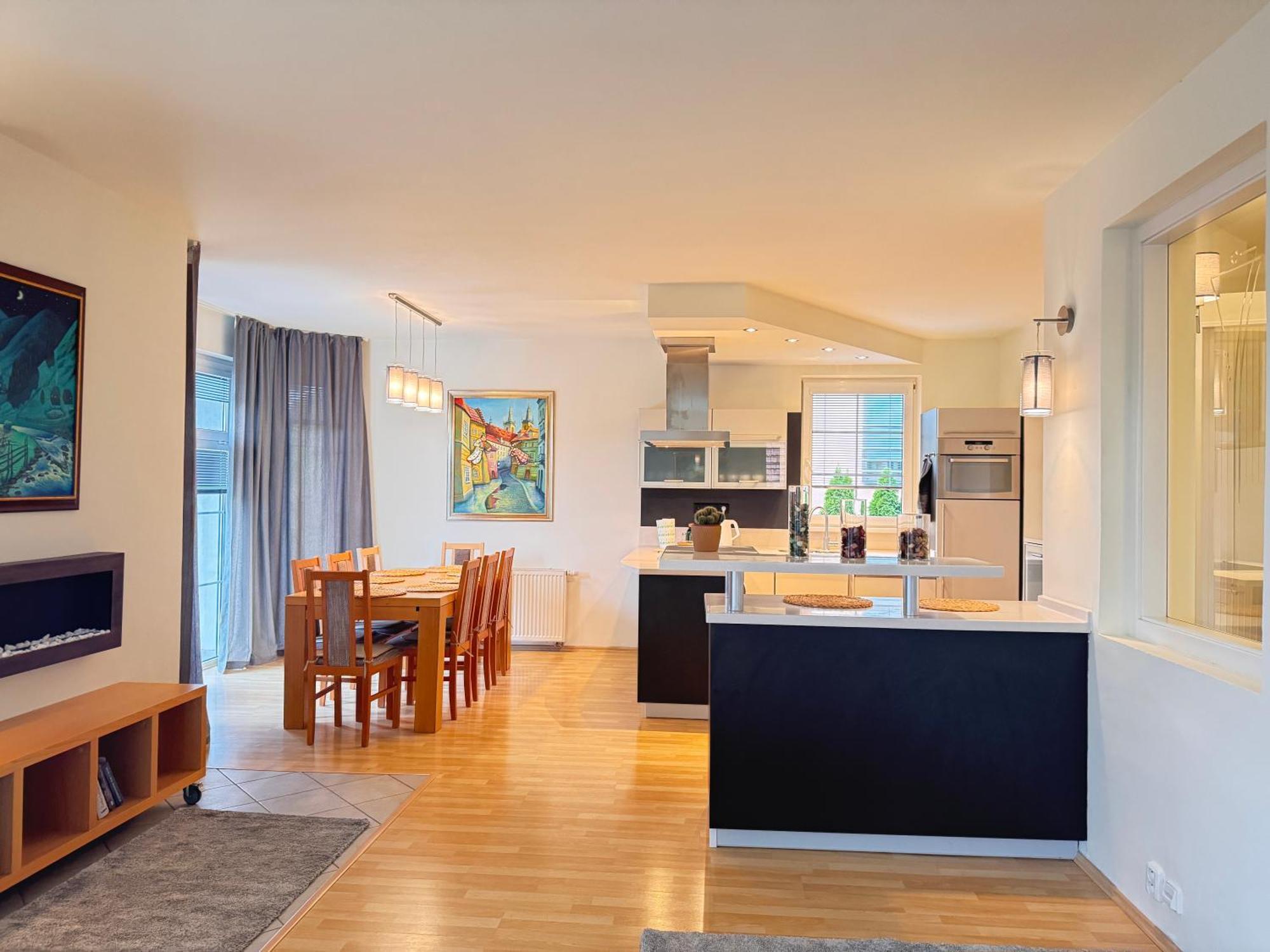 Diamondvilla, 4 Bedroom Apartment, Garden & Spa Praha Bagian luar foto